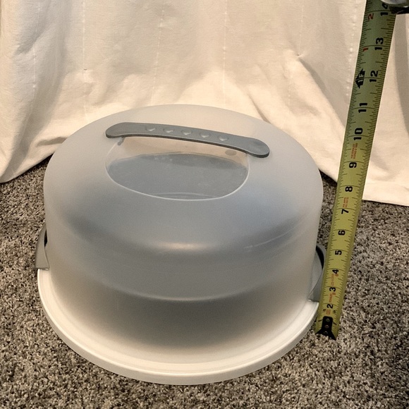 Sterilite cake carrier and spring form pan - Picture 6 of 6